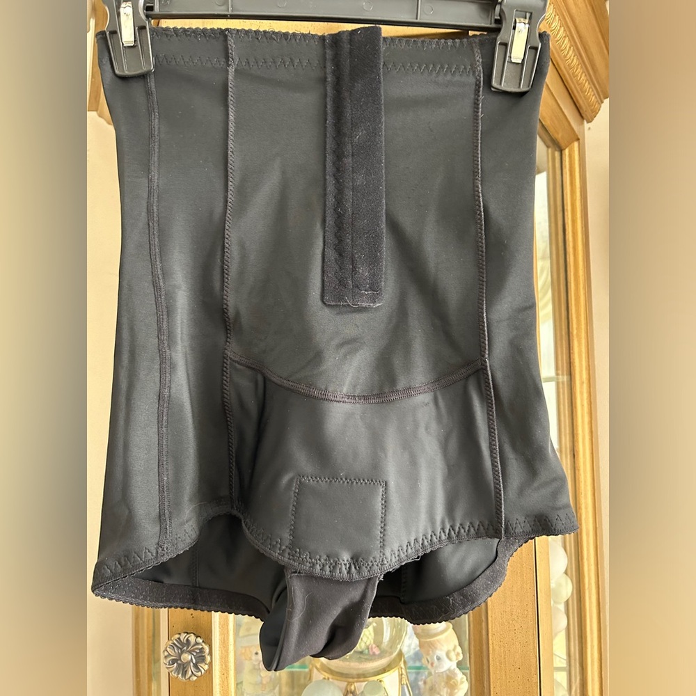Component NWOT shaper brief zipper & hook & eye closure sz S. C:4018-4. 8/27/26